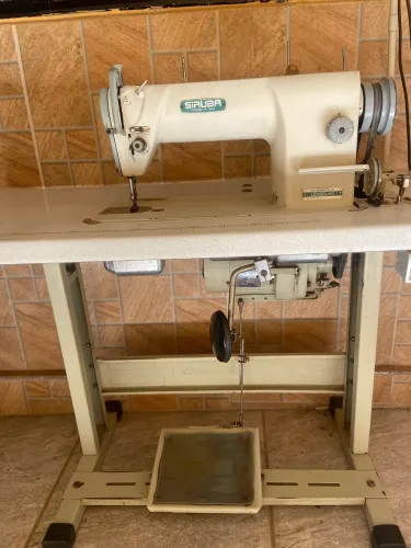 Máquina reta industrial Siruba