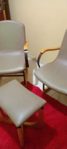 Lindas poltronas 3 peças madeira maciça e corino