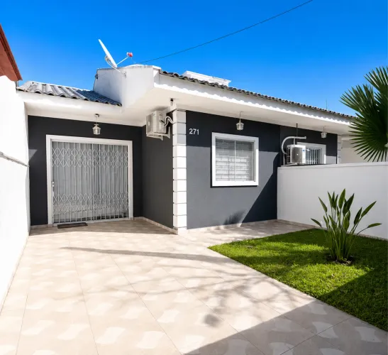 Casa com piscina em Coroados Guararuba