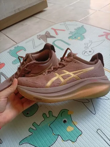 O ASICS Gel-Nimbus 27