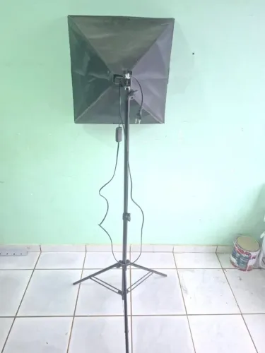 Kit Softbox 50x50cm com Tripé  + Lâmpada em Perfeito Estado