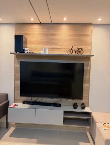 Painel para TV com rack suspenso ? R$ 700,00