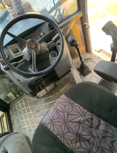 A venda retroescavadeira marca New Holland B90B ano 2015