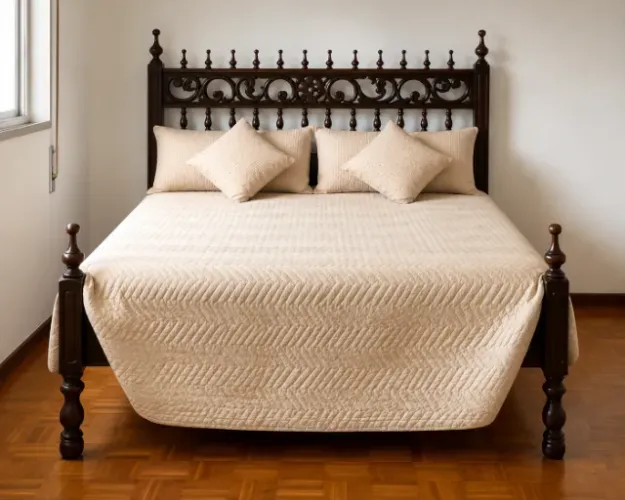 Cama de Casal em Madeira Maciça Estilo Colonial + Colchão