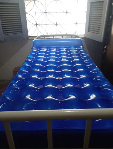 Vendo colchão hospitalar semi novo usado 4 dias
