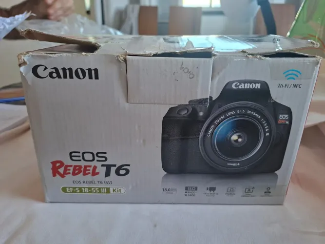 Câmera Digital 18.0 Mega Pixels com Wi-Fi/NFC EOS REBELT T6