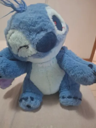 Boneco stich de pelucia com apx 25 cm antialérgico usado com pequena descostura do lado