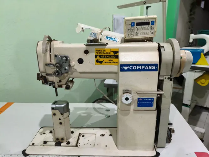 Vendo máquina de costura industrial de coluna Eletrônica Compass cs8330