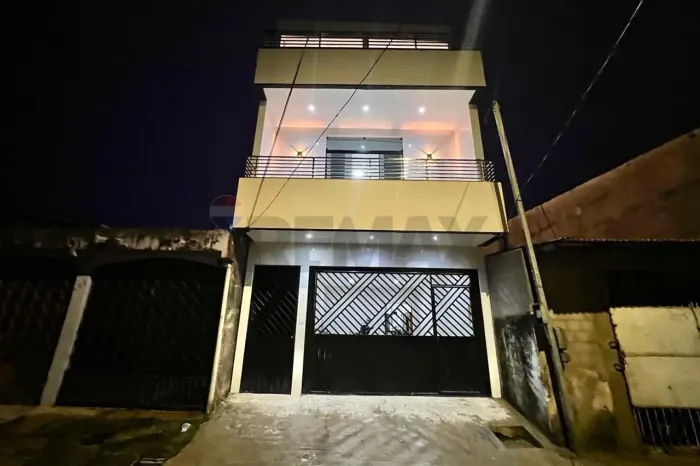 CASA NOVA TRIPLEX NA SACRAMENTA FINO ACABAMENTO!
