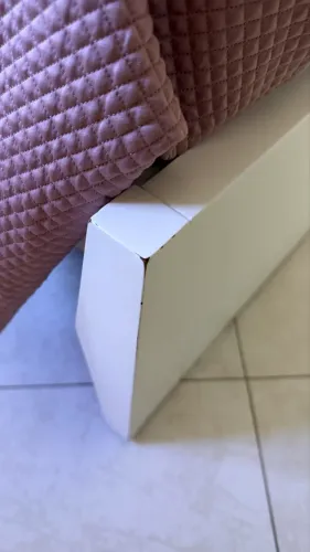 Cama Queen com colchão, marca "Lider Interiores" - Laca Branca e Cabeceira Estofada