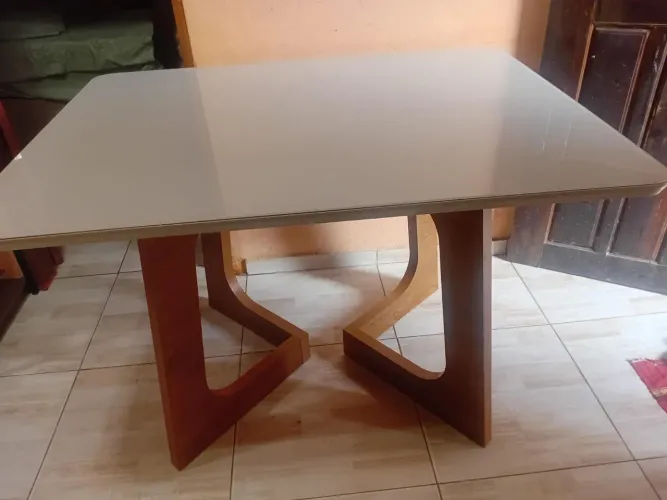 VENDO MESA DE MDF 