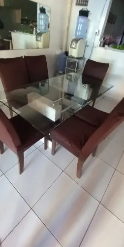 Conjunto mesa de vidro com 6 cadeiras