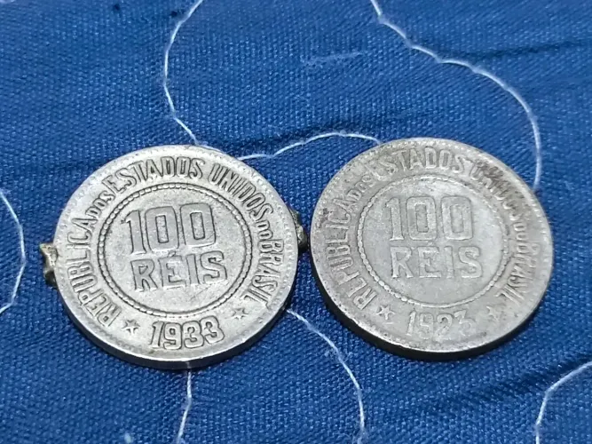 Moedas antigas de reis.