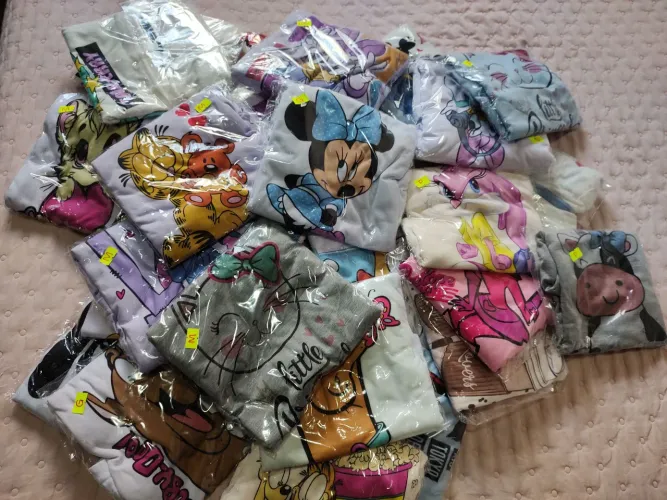Conjunto de pijamas NOVOS - Lote com 30 conjuntos