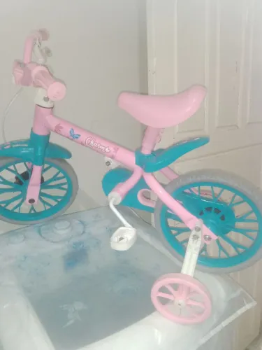 Vende-se bicicleta de criança pouco tempo de uso