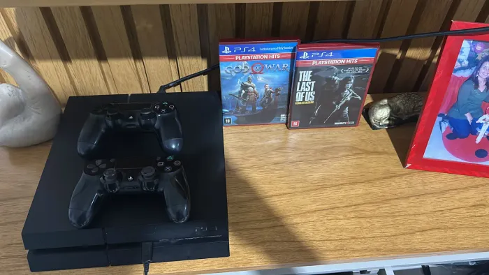 Ps4 Fat com 2 controle e 2 jogo