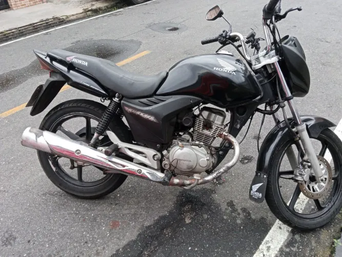 Moto Titan mix 2011 moto muito boa nada para fazer só pega e andar