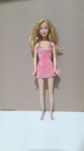 Boneca barbie loira