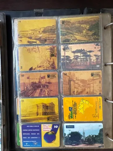 Cartões telefônicos antigos + dois catálogos