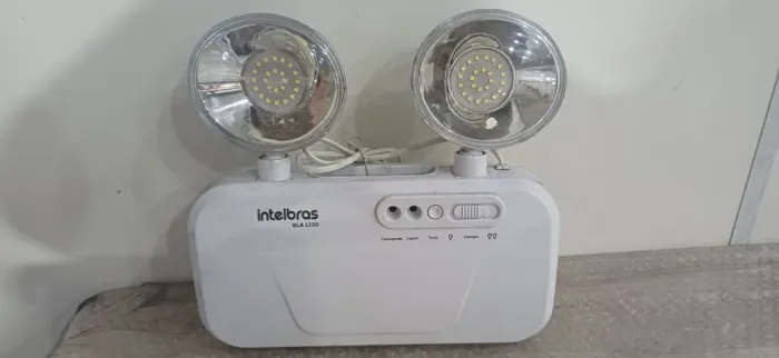 Luminária de Emergência Intelbras BLA 1200 LED - Nunca Usada