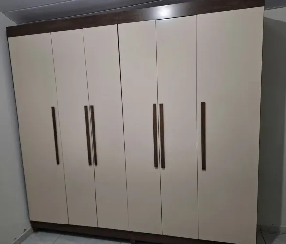Guarda roupas 6 portas semi novo