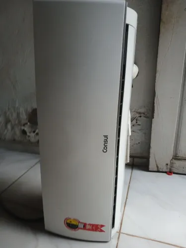 Vendo uma evaporadora consul de 9.000 btus convencional funcionando normal sem nenhum