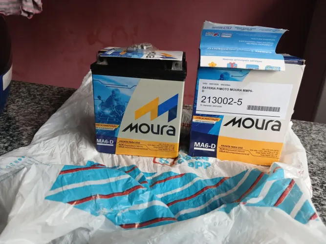 Vendo bateria de moto moura nova 