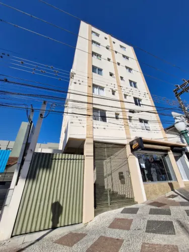 Apartamento Semimobiliado no Centro com Ambientes Amplos!