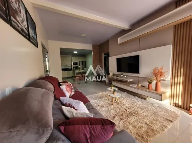 Casa espaçosa com suíte mais 2 quartos no bairro Pinheirinho em Fco Beltrão/Pr