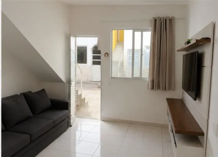 Casa- Condomínio fechado 