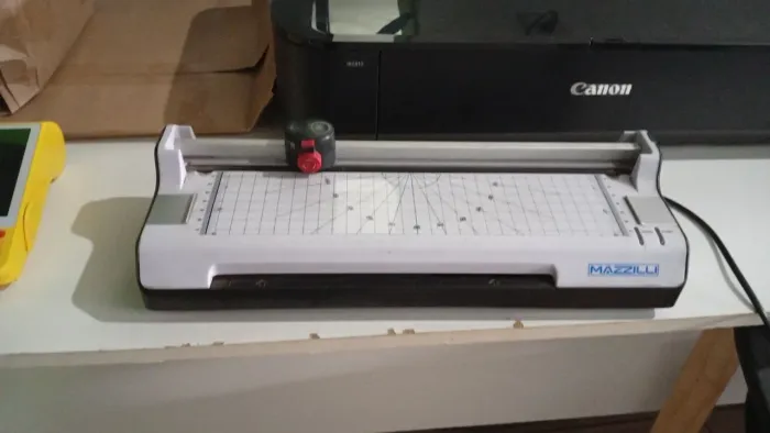 Troco uma laminadora e uma encadernadora por uma impressora