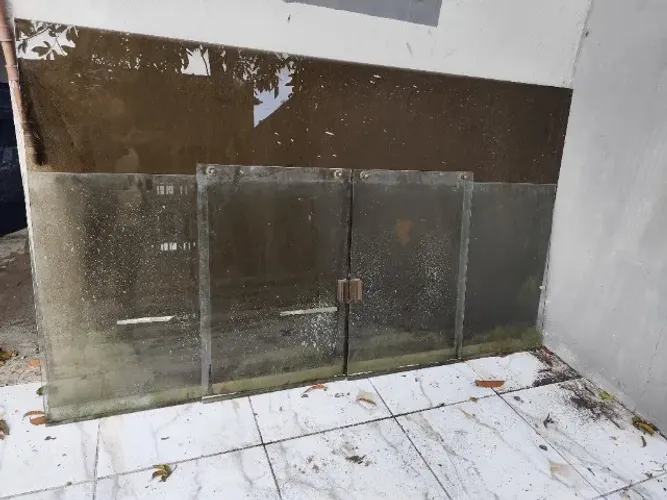 Janelas de vidro. Tenho 4 peças fixas e 4 peças de correr