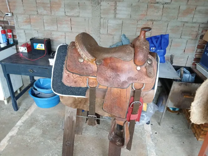 Vendo sela americana assento de avestruz