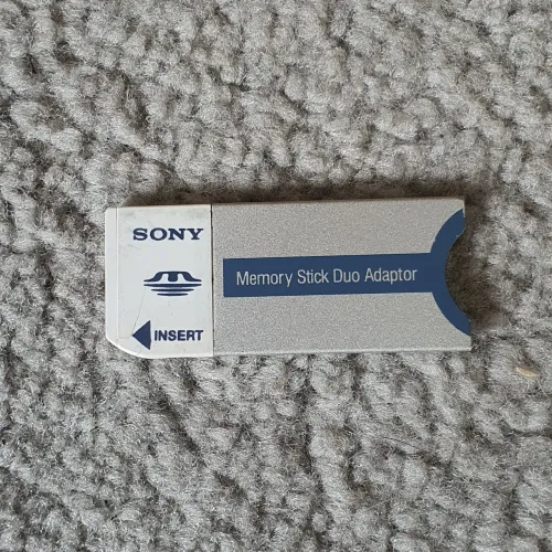 Adaptador para cartão de memória Sony Memory Stick Duo.