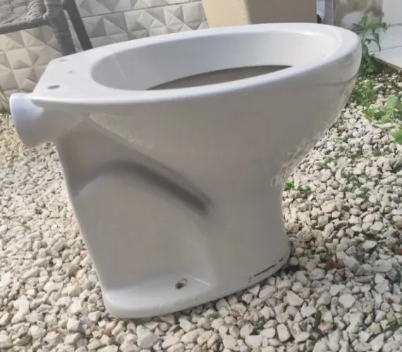 Vendo Vaso Sanitário Celite para Válvula de Descarga Cinza Claro - Usado