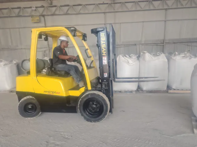 Vendo empilhadeira hyster60 2/5l