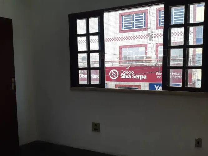 Sala comercial com 3 cômodos, no Centro de São Pedro da Aldeia
