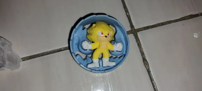 Boneco sonic  mc Donald's 2024 coleção  Sonic amarelo novo 