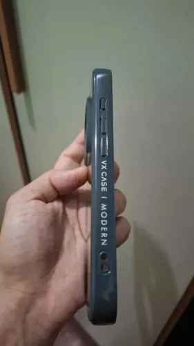 Capa Magsafe para iPhone 16 Pro Graffiti com Fundo Fosco - Titanium