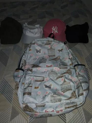 Kit mochila mais quatro chapéu excelente