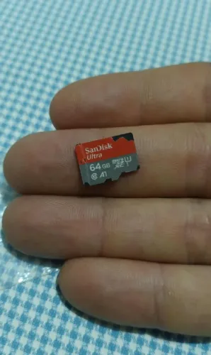 Cartão MicroSD SanDisk 64 GB de memória