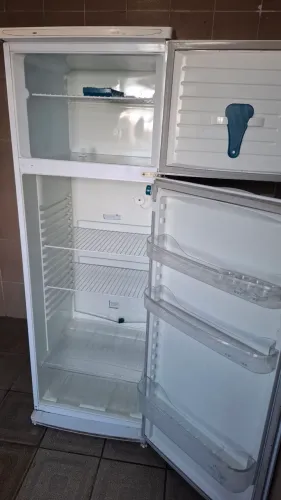 Geladeira Dako DB380