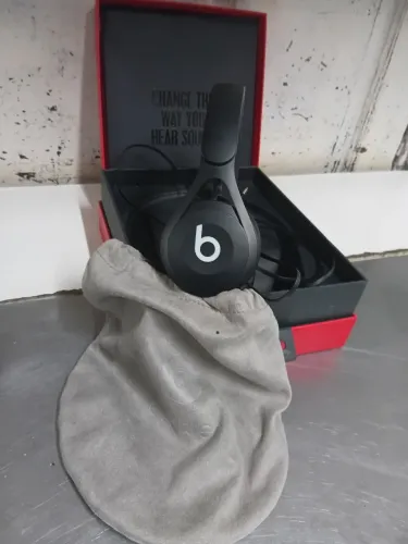Fone de ouvido da marca beats modelo EP preto novo.