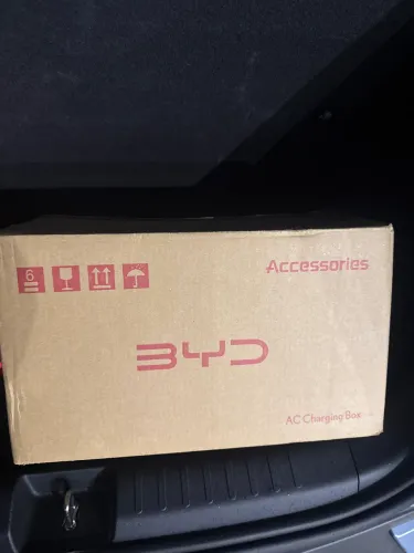 Vendo carregador da BYD nunca usado na caixa 
