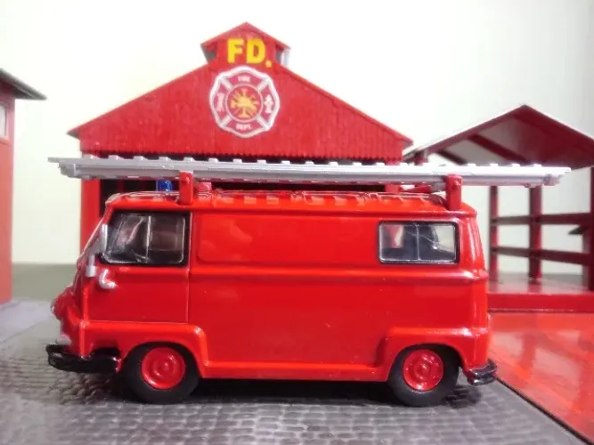 MINIATURA 1970 CTU RENAULT STAFETTE FRANÇA - ESCALA 1/43 - FABRICANTE DELPRADO.