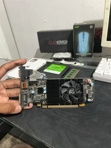 Placa de vídeo AMD Radeon HD 6570 2GB de Memória RAM