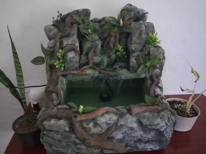 Fonte de água pra relaxar e decorar! Pode por peixes. 