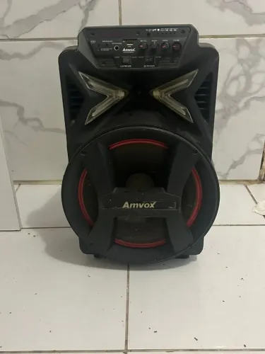 Som Amvox com rodinha