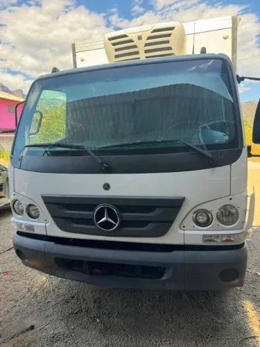 MB Accelo 1016 2023 Baú 6,20 mts Frigorífico