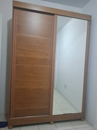 Guarda roupas seminovo